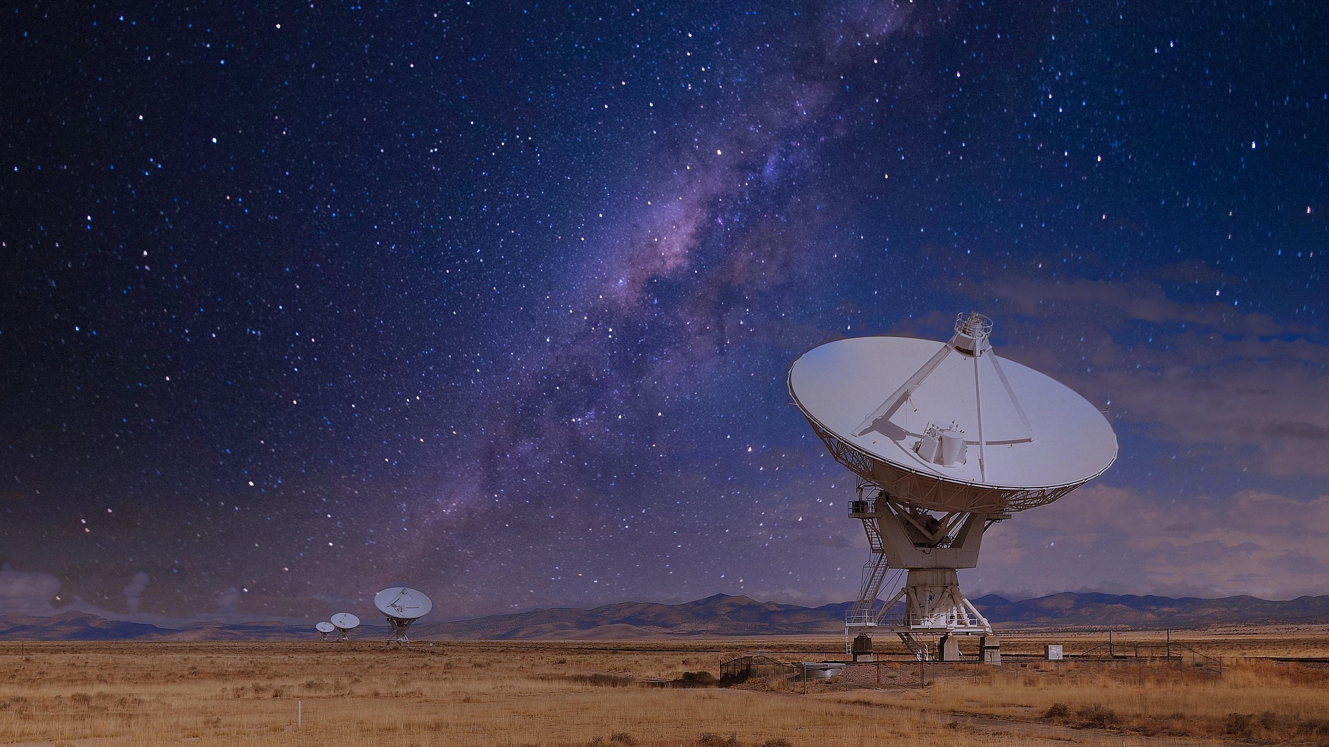 Les radiotélescopes observent sur de grandes distances.